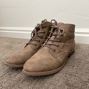 American Eagle Lace-up Shoes